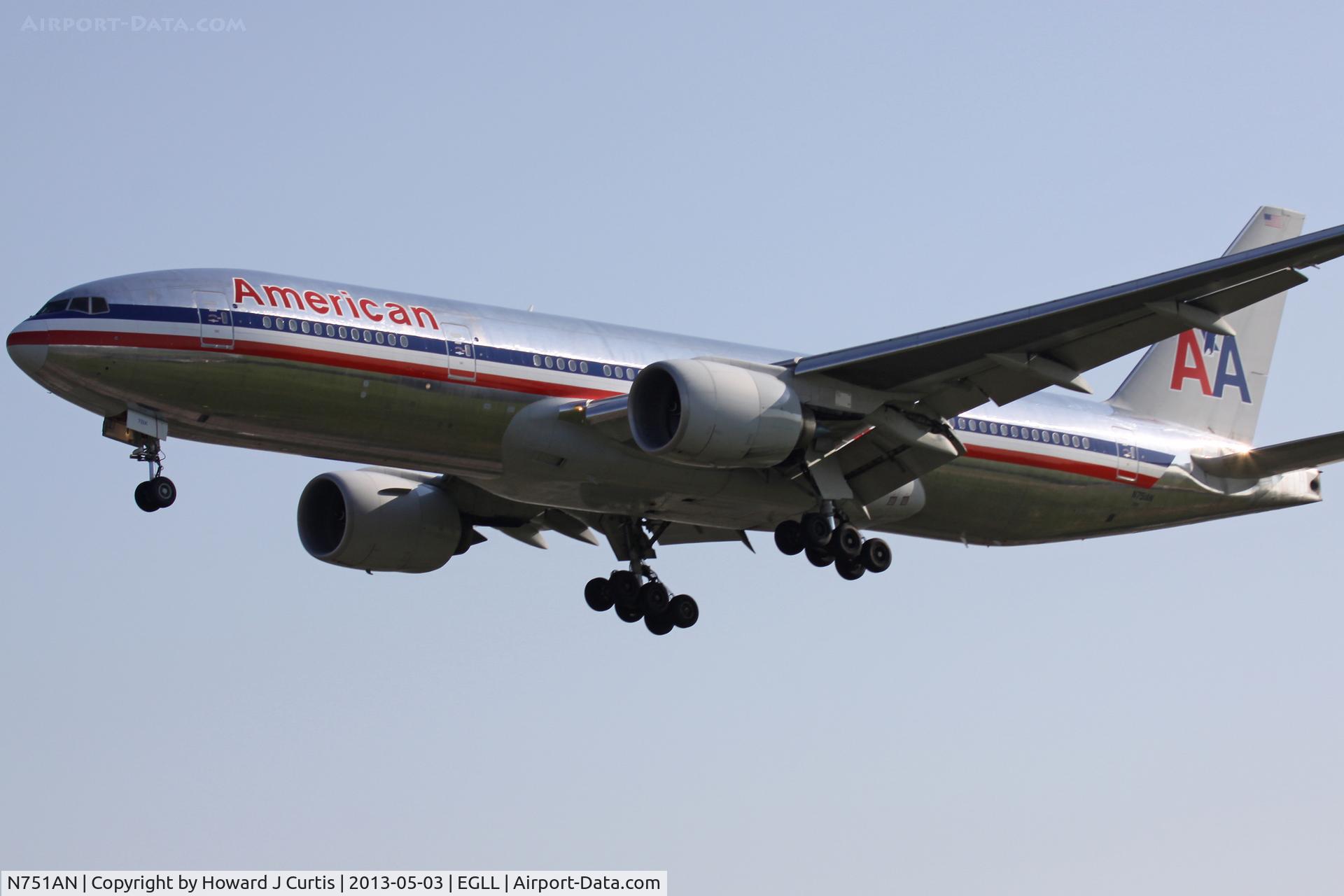 N751AN, 2001 Boeing 777-223 C/N 30798, American Airlines, on approach to runway 27L.