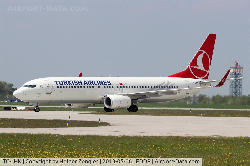 TC-JHK, 2011 Boeing 737-8F2 C/N 40975, Daily IST shuttle on twy E6....