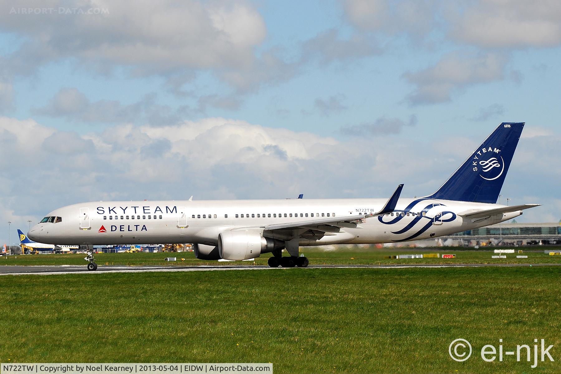 N722TW, 1999 Boeing 757-231 C/N 29385, Lined up for departure off Rwy 28 at Dublin.