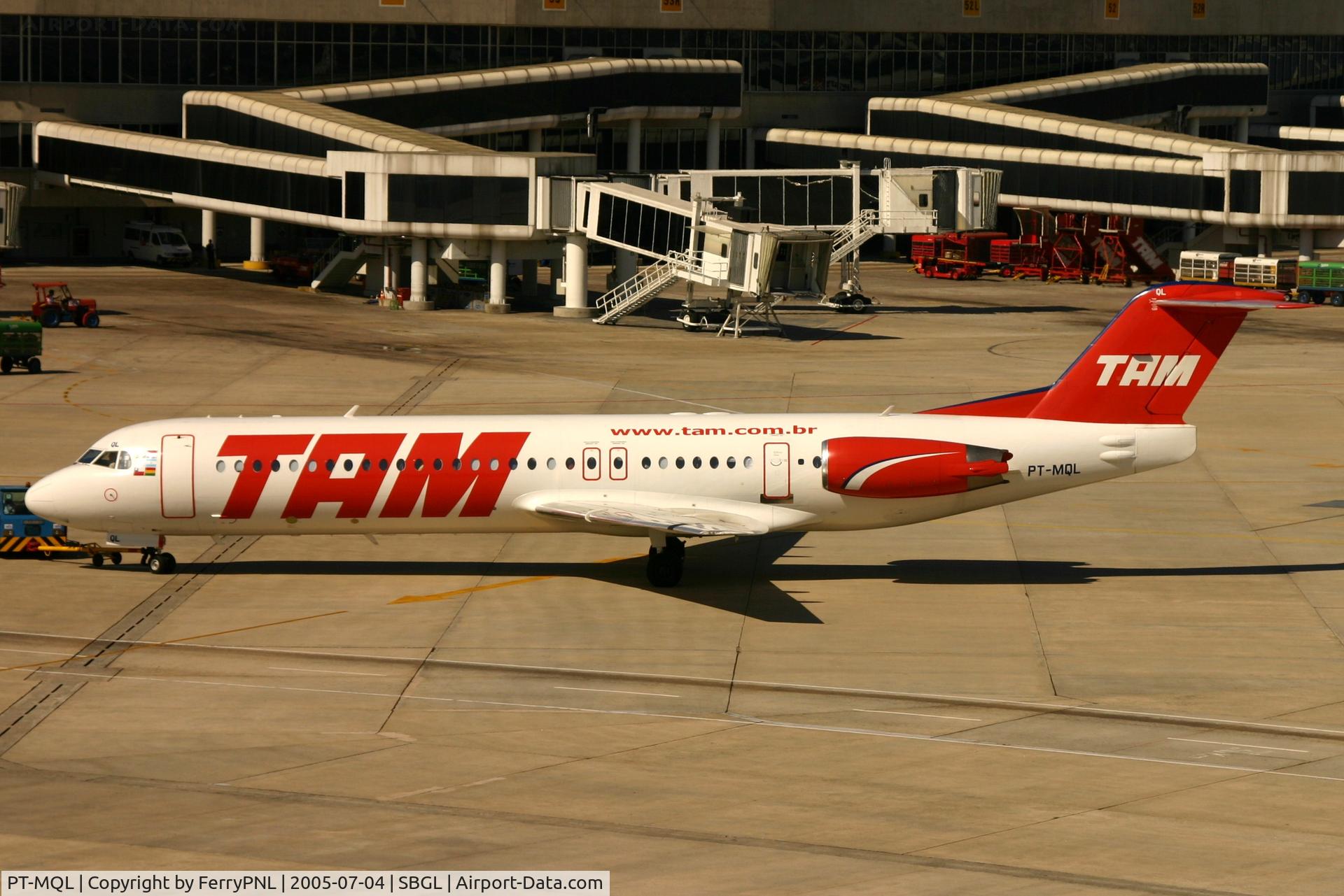 PT-MQL, 1992 Fokker 100 (F-28-0100) C/N 11394, TAM Fk100 pushed back in GIG