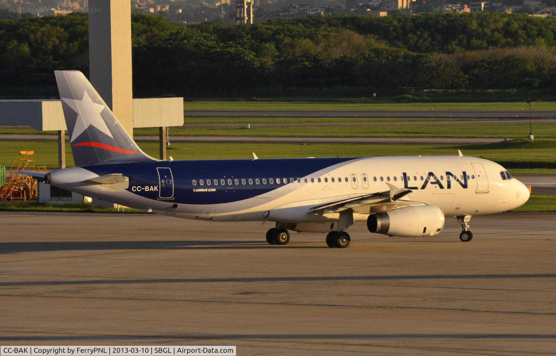 CC-BAK, 2011 Airbus A320-232 C/N 4597, LAN A320 taxiing for departure