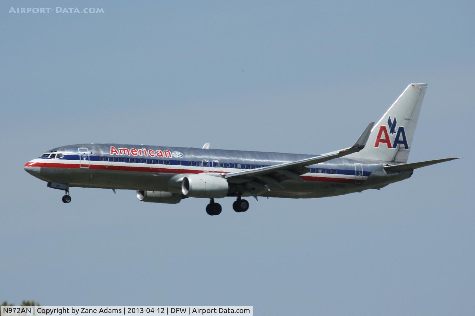 N972AN, 2001 Boeing 737-823 C/N 30097, American Airlines landing at DFW Airport.