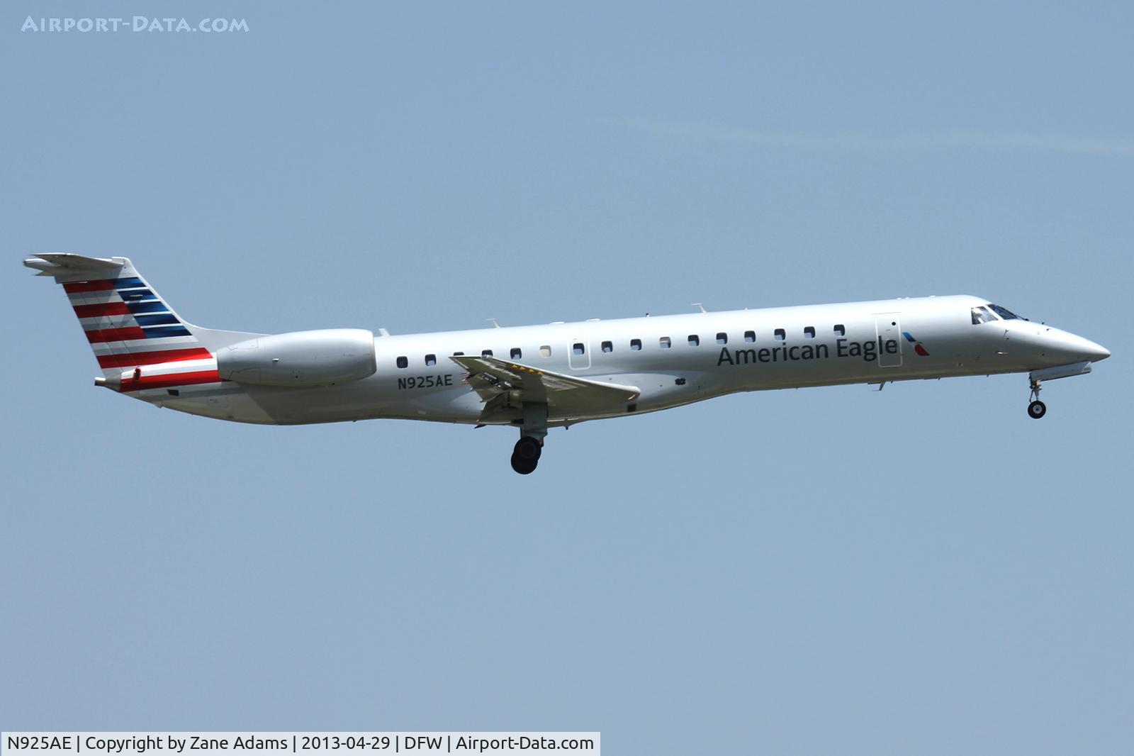 N925AE, 2005 Embraer ERJ-145LR (EMB-145LR) C/N 14500908, New Paint - American Eagle landing at DFW Airport