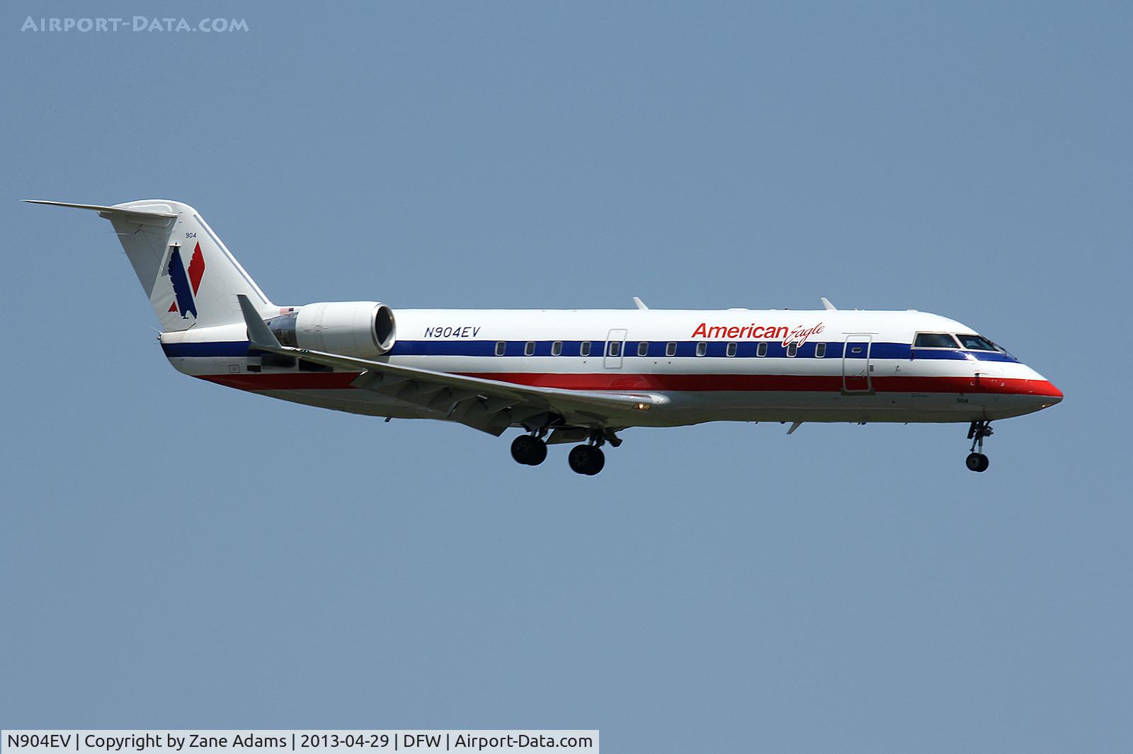 N904EV, 2002 Bombardier CRJ-200ER (CL-600-2B19) C/N 7628, American Eagle landing at DFW Airport