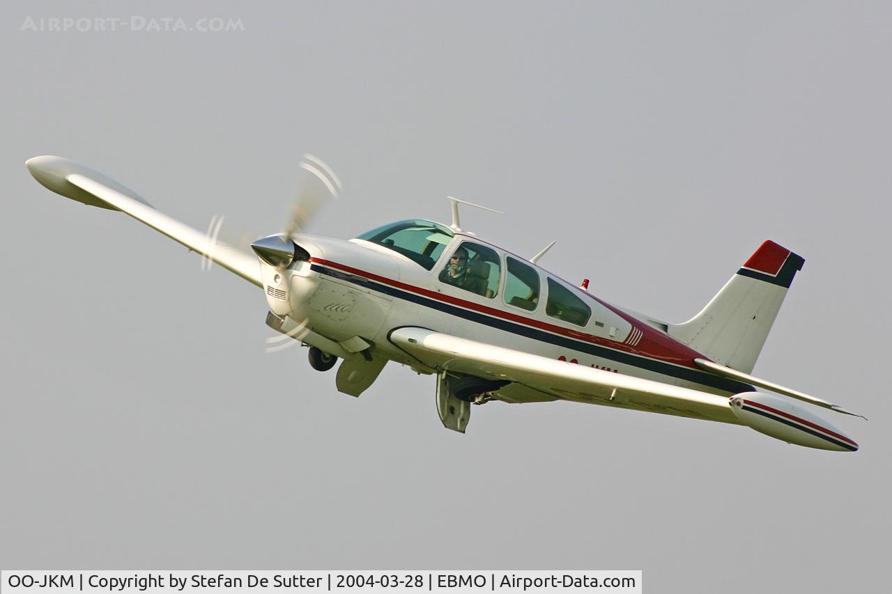 OO-JKM, 1974 Beech F33A Bonanza C/N CE487, Take off.