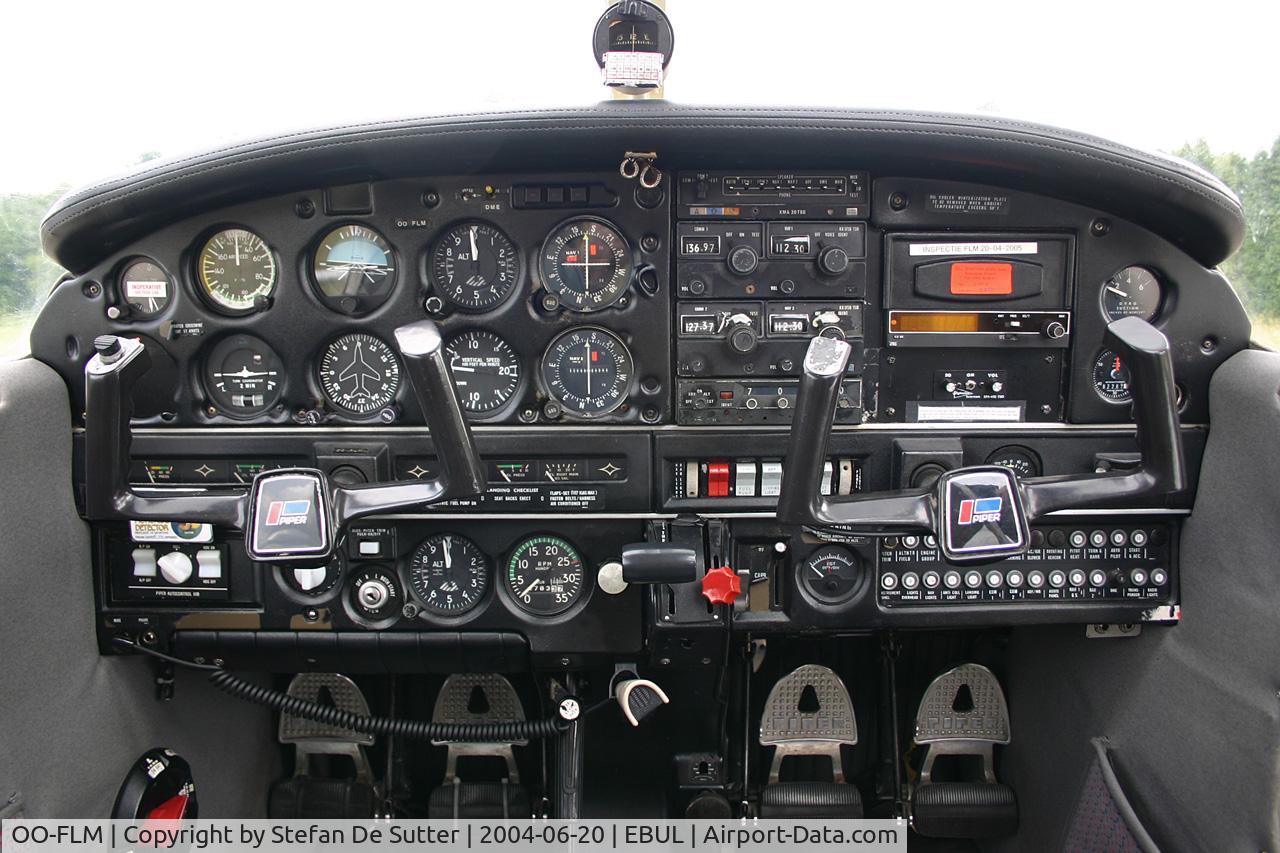 OO-FLM, 1979 Piper PA-28-181 Archer II C/N 28-7990544, Cockpit view.