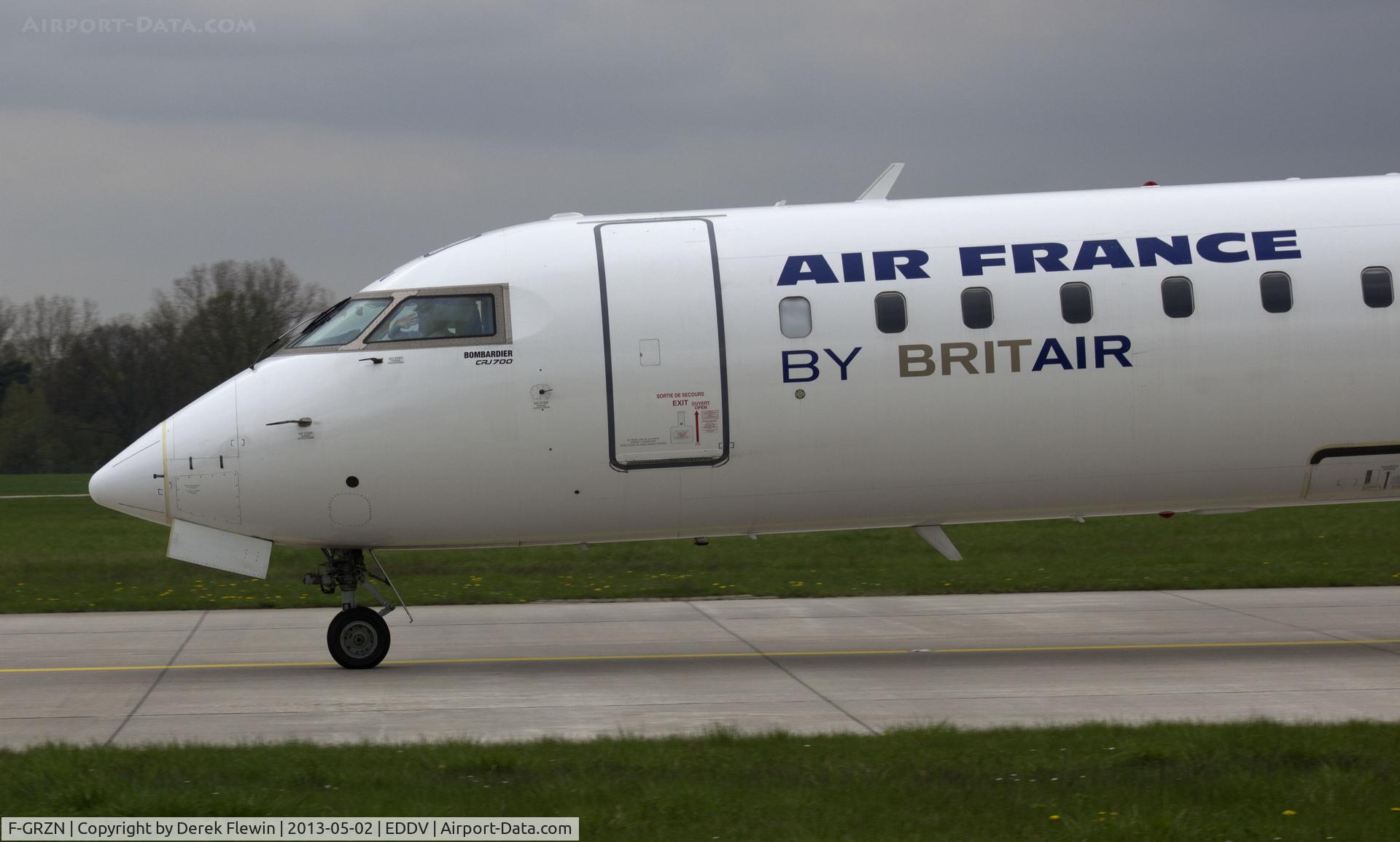 F-GRZN, 2007 Canadair CRJ-700 (CL-600-2C10) Regional Jet C/N 10264, Friendly Air France Pilot at Hannover (EDDV).