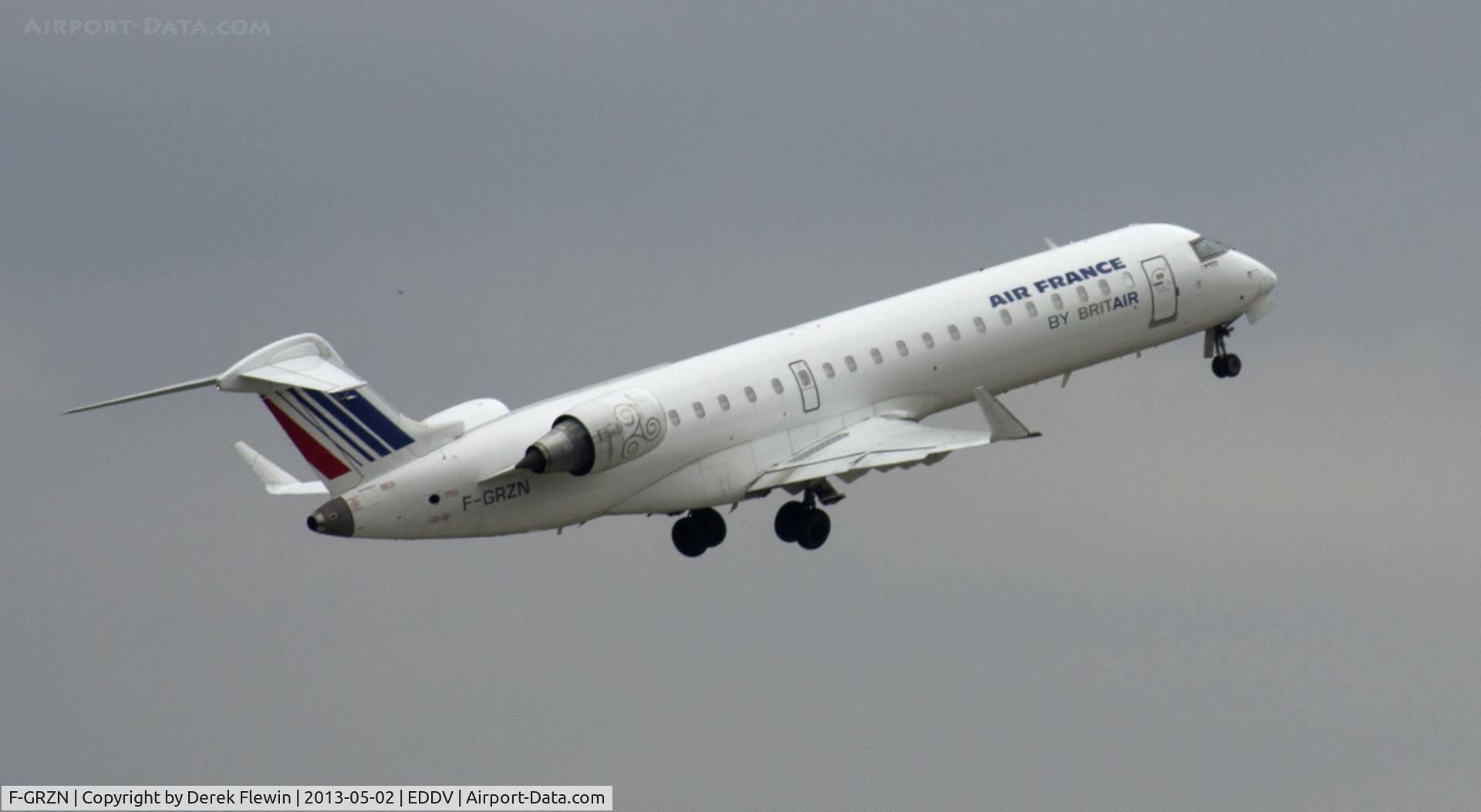 F-GRZN, 2007 Canadair CRJ-700 (CL-600-2C10) Regional Jet C/N 10264, Departing Runway 09L Hannover (EDDV).