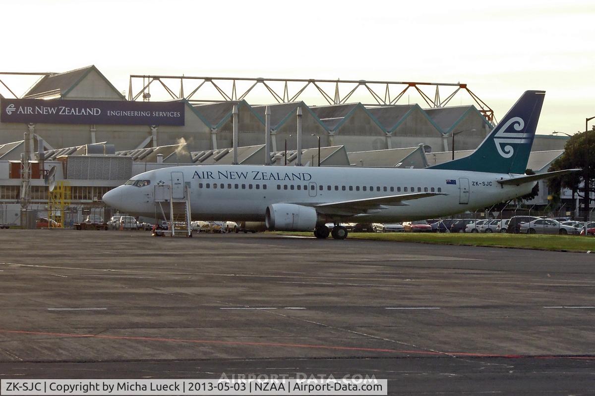 ZK-SJC, 1998 Boeing 737-3U3 C/N 28738, At Auckland