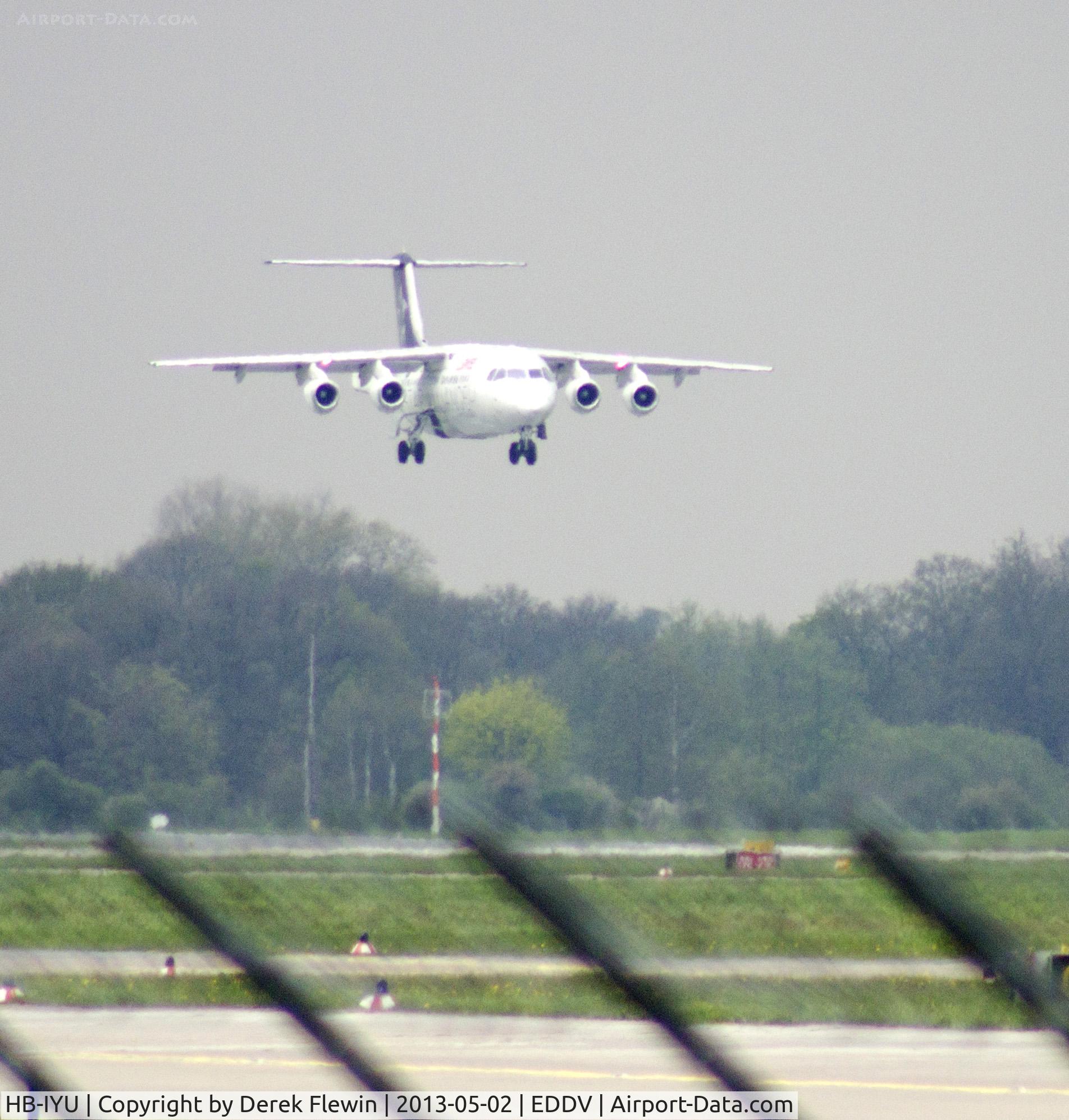 HB-IYU, 2000 British Aerospace Avro 146-RJ100 C/N E3379, Approaching Runway 09L Hannover (EDDV).