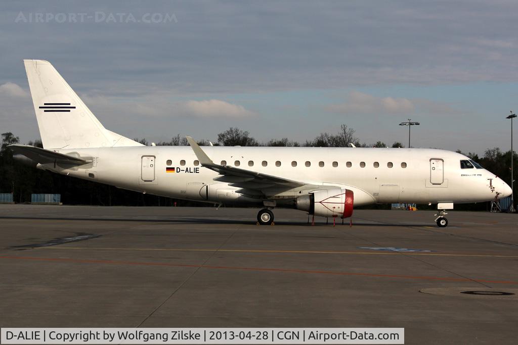 D-ALIE, 2004 Embraer 170LR (ERJ-170-100LR) C/N 17000059, visitor