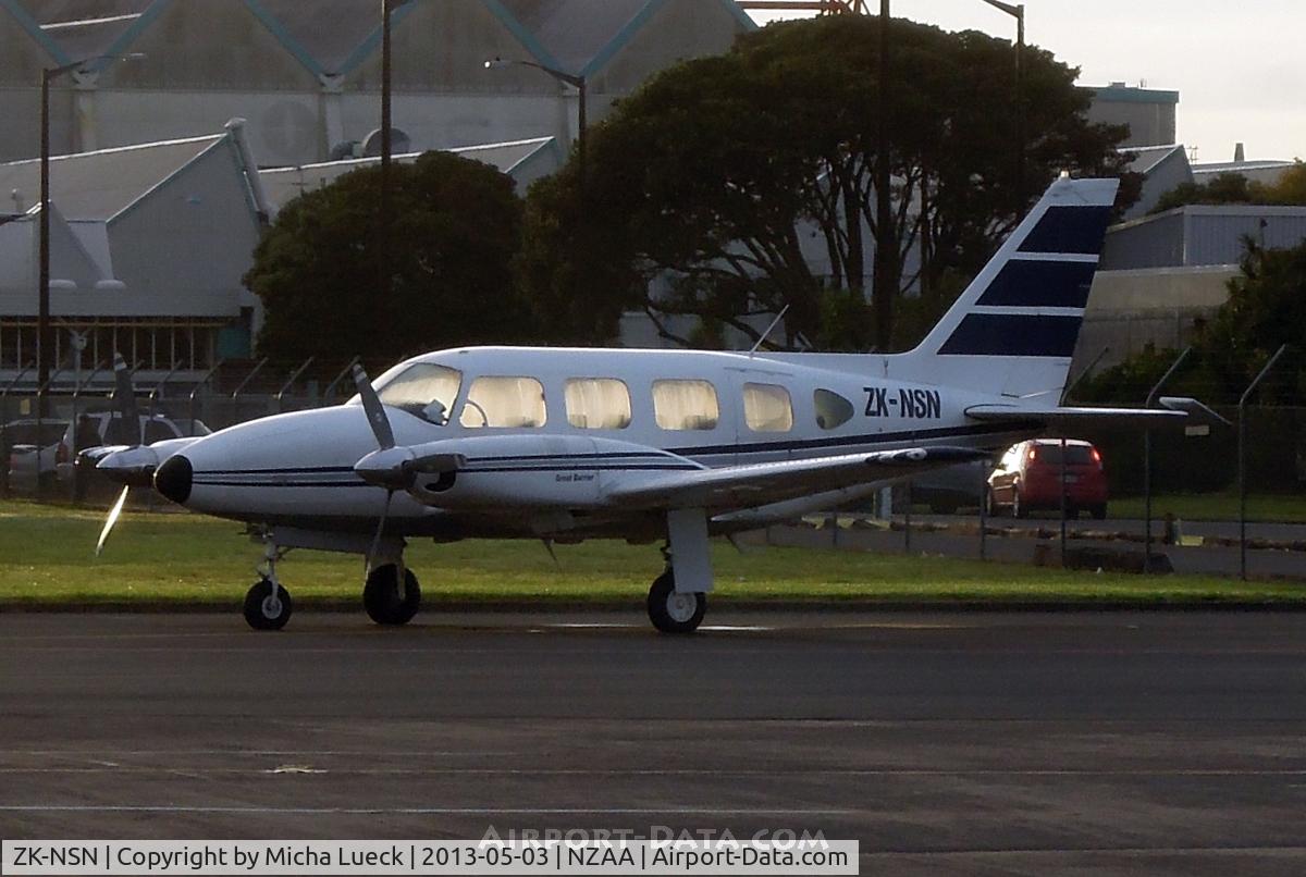 ZK-NSN, Piper PA-31-310 Navajo Navajo C/N 31-687, At Auckland