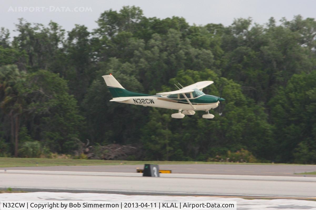 N32CW, 1977 Cessna 182Q Skylane C/N 18265680, Arriving at Sun N Fun 2013 - Lakeland, FL