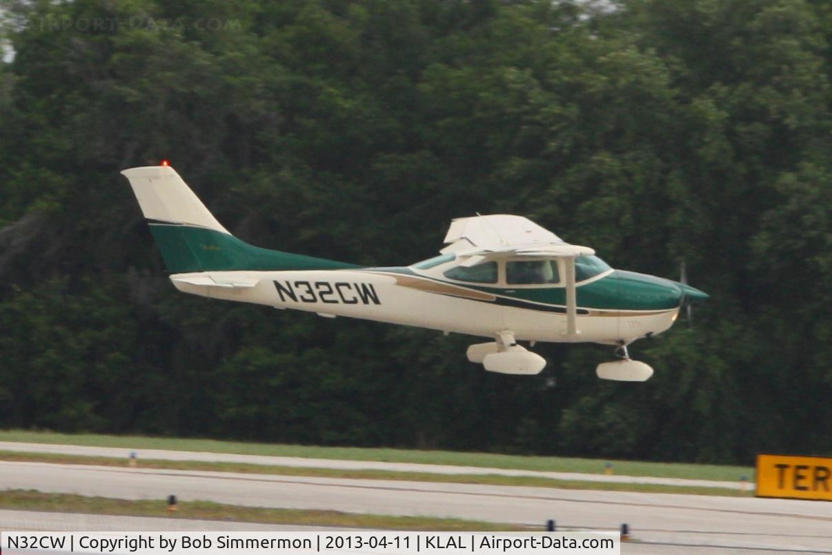 N32CW, 1977 Cessna 182Q Skylane C/N 18265680, Arriving at Sun N Fun 2013 - Lakeland, FL