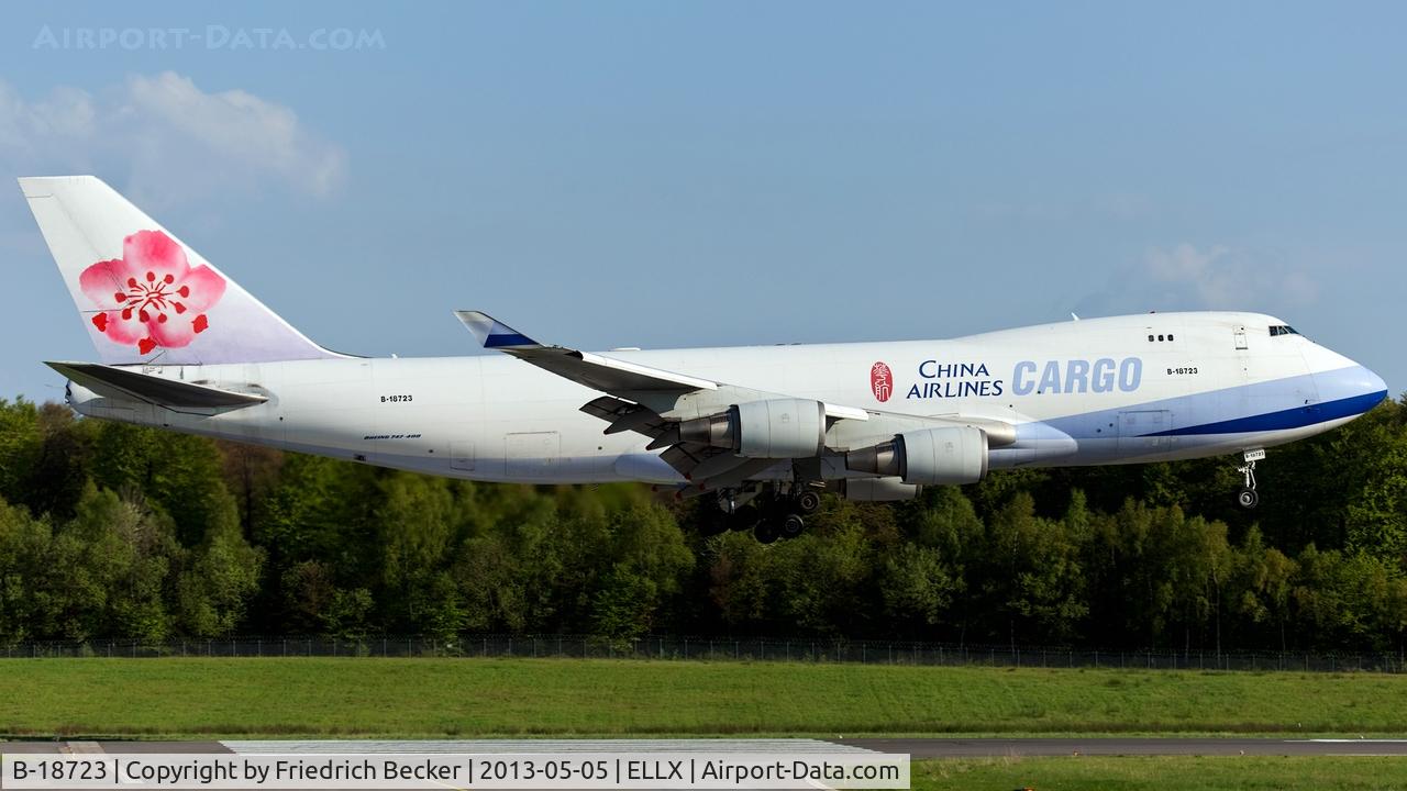 B-18723, 2006 Boeing 747-409F C/N 34266, short final RW24