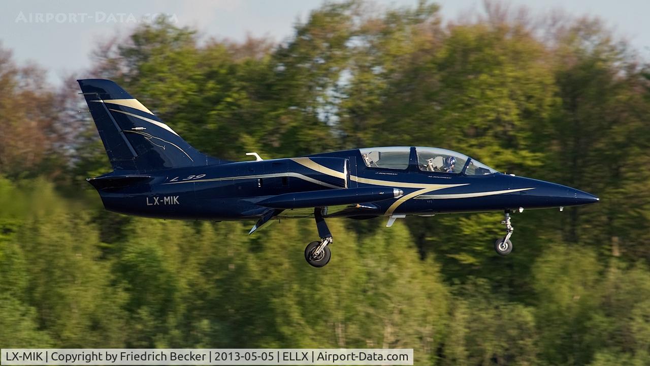 LX-MIK, Aero L-39C Albatros C/N 432936, short final RW24