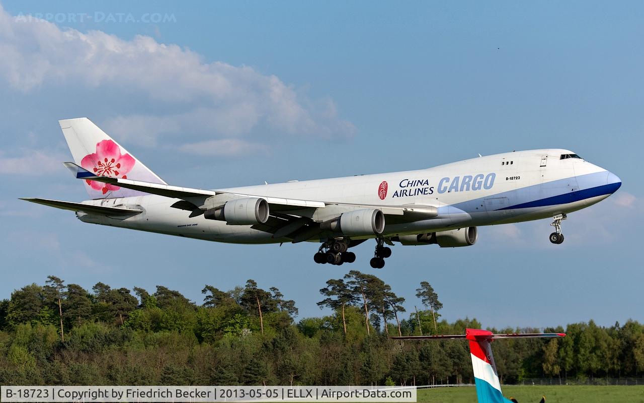B-18723, 2006 Boeing 747-409F C/N 34266, on final RW24