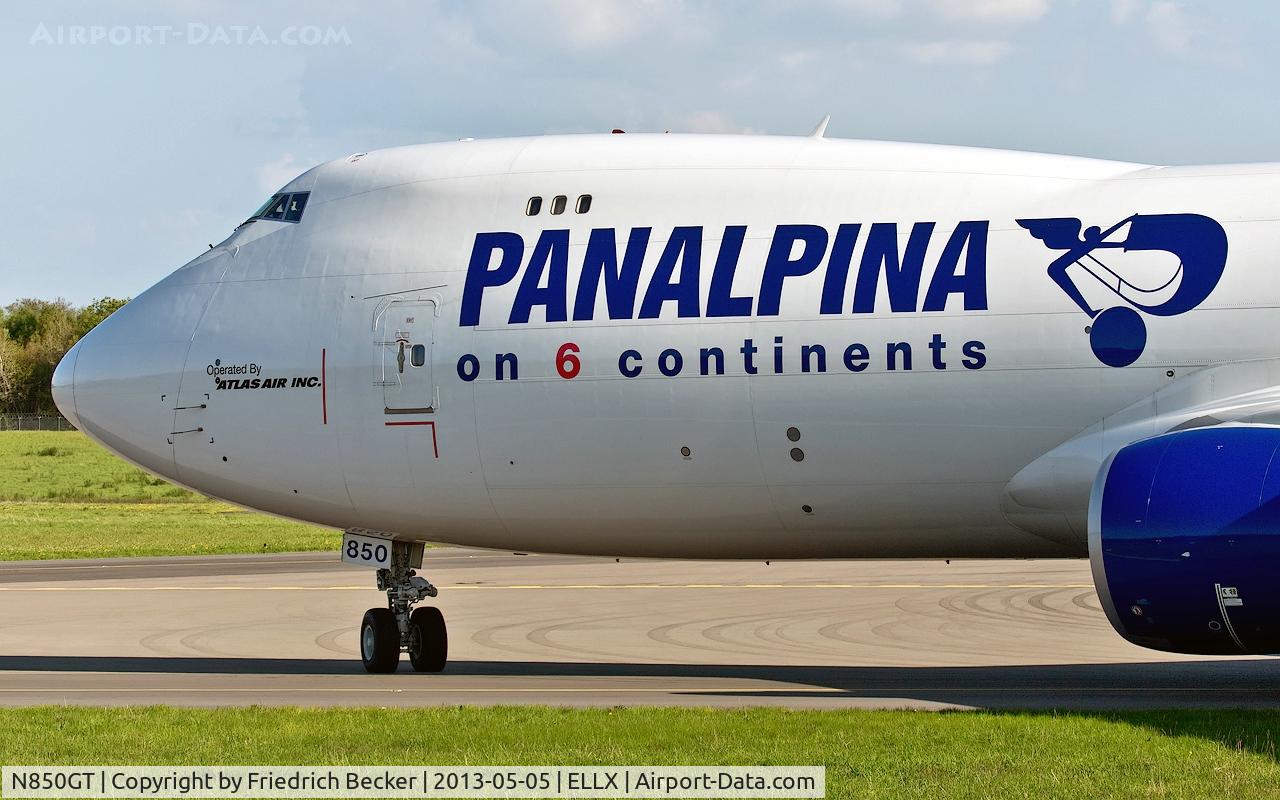 N850GT, 2012 Boeing 747-87UF/SCD C/N 37570, taxying to the holding point