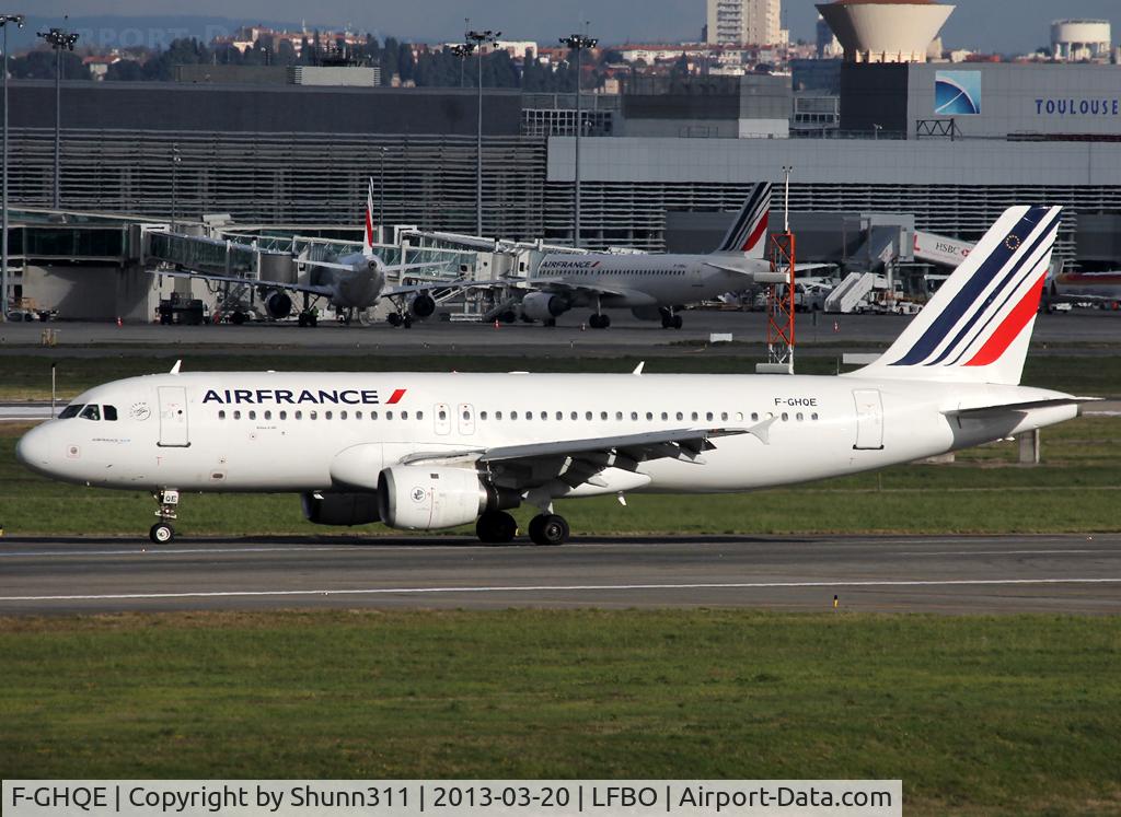F-GHQE, 1990 Airbus A320-211 C/N 0115, Taxiing to the Terminal in modified new c/s
