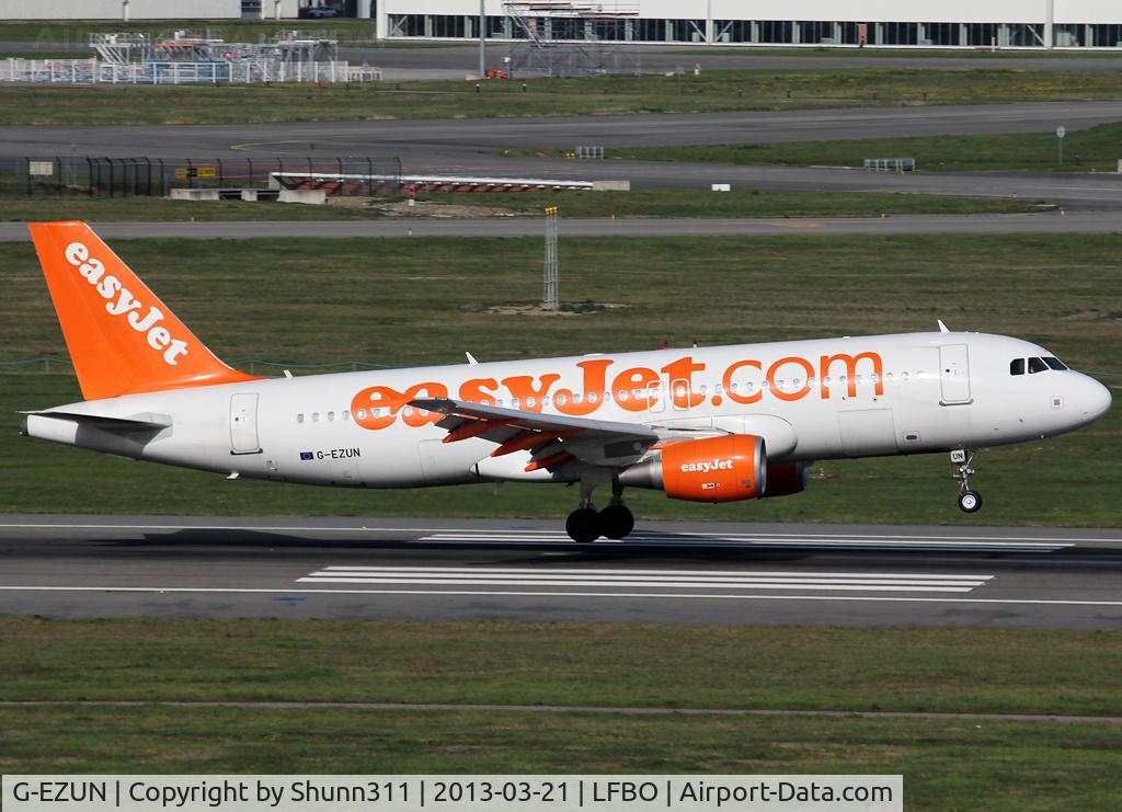 G-EZUN, 2012 Airbus A320-214 C/N 5046, Landing rwy 14R