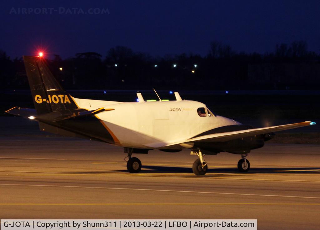 G-JOTA, 1968 Beech B90 King Air C/N LJ-327, Ready to taxi...