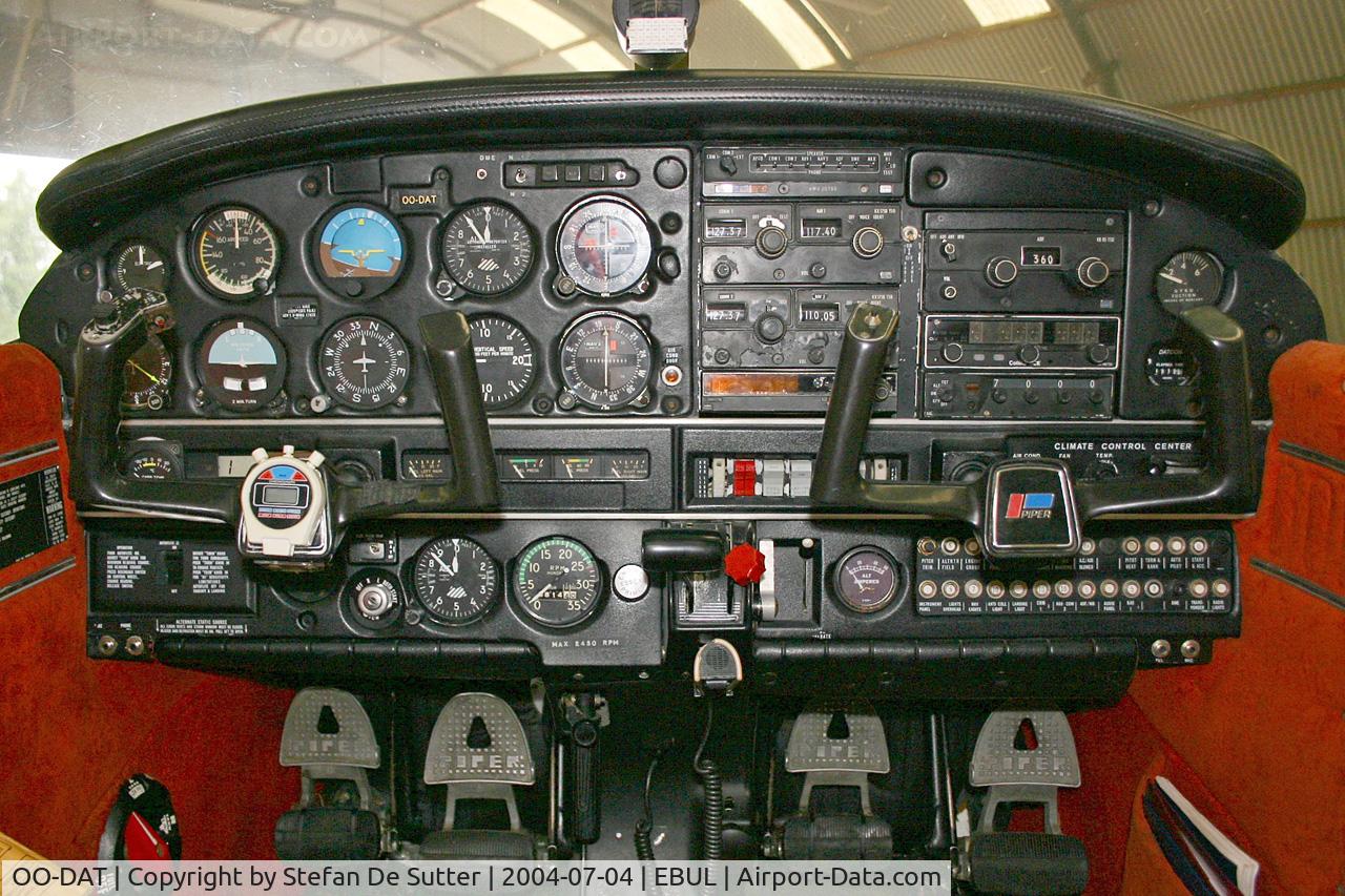 OO-DAT, 1980 Piper PA-28-161 Cherokee Warrior II C/N 28-8016066, Cockpit view.