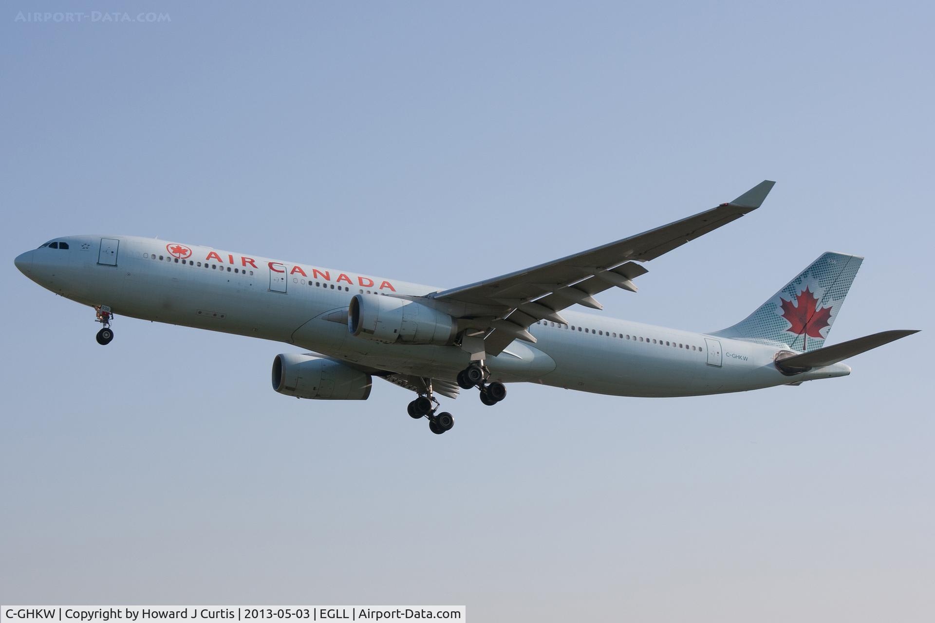 C-GHKW, 2001 Airbus A330-343 C/N 0408, Air Canada, on approach to runway 27L.