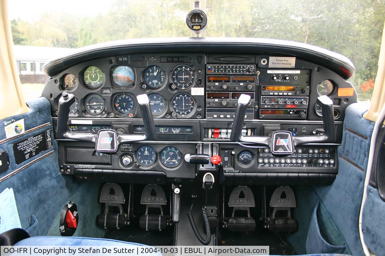 OO-IFR, 1985 Piper PA-28-181 Archer II C/N 28-8590056, Cockpit view.