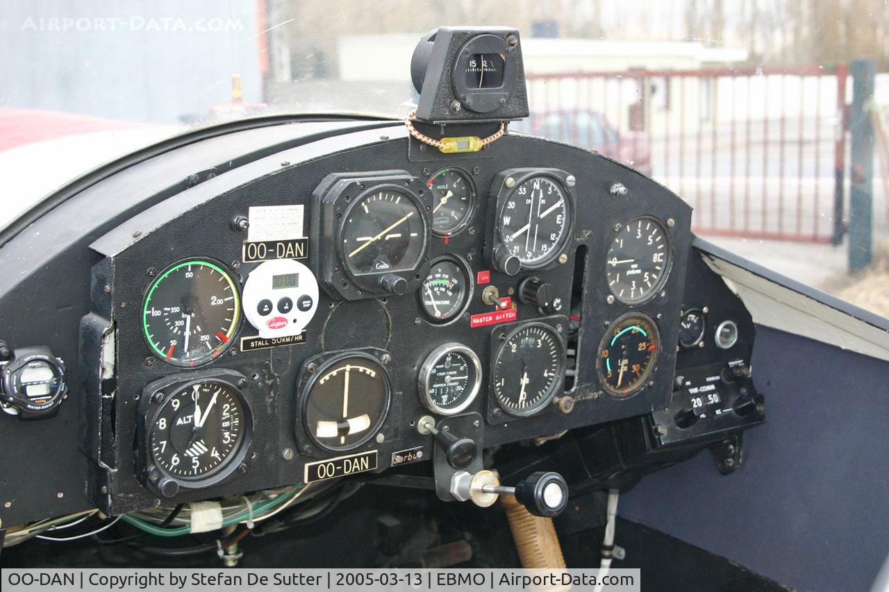 OO-DAN, Jodel D-112 C/N 1305, Cockpit view.