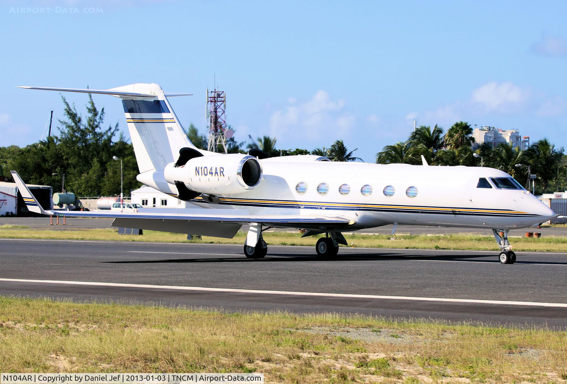 N104AR, 2011 Gulfstream Aerospace GIV-X (G450) C/N 4223, N104AR