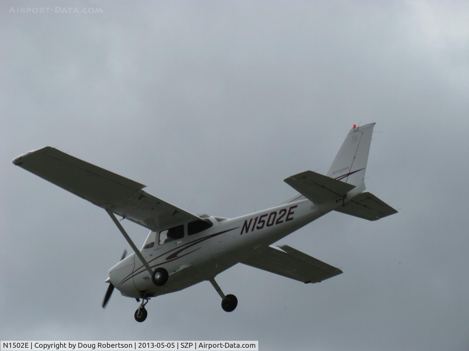 N1502E, 2005 Cessna 172S Skyhawk SP C/N 172S9900, 2005 Cessna 172S SKYHAWK SP, Lycoming IO-360-L2A 180 Hp, CS prop, on final Rwy 04, murky, but flyable day