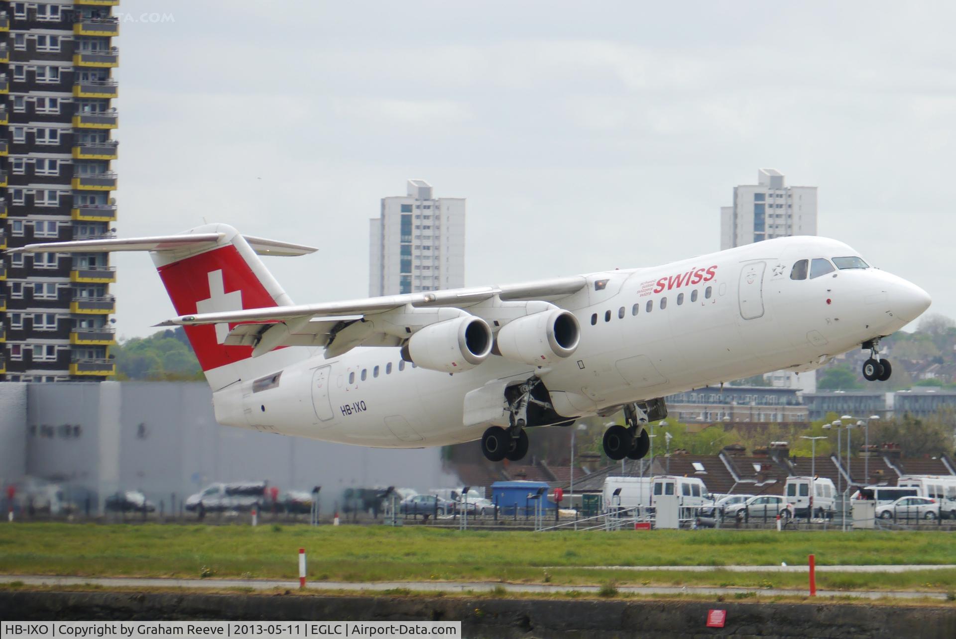 HB-IXO, 1996 British Aerospace Avro 146-RJ100 C/N E3284, Just taken off.