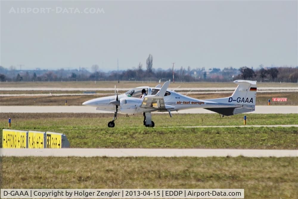 D-GAAA, 2005 Diamond DA-42 Twin Star C/N 42.013, A flea named Diamond on taxi to GAT....