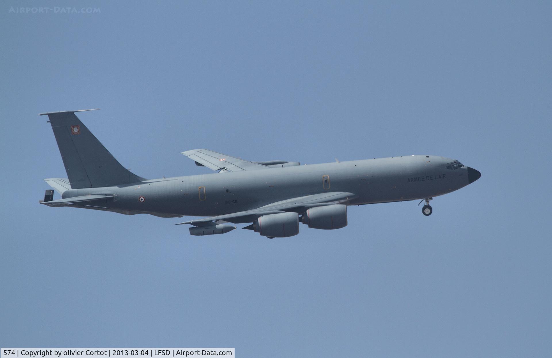 574, 1962 Boeing KC-135R Stratotanker C/N 18557, Touch n go session at Dijon AB