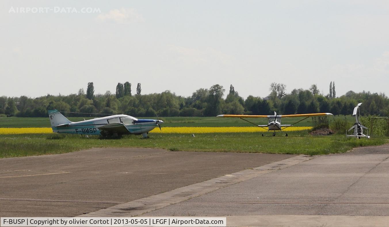 F-BUSP, Robin HR-100-210 Safari C/N 179, the aircraft on the left