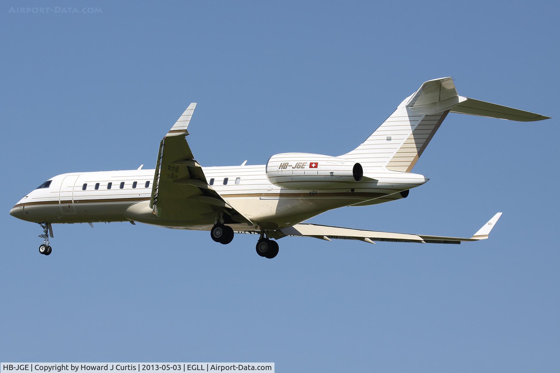 HB-JGE, 2008 Bombardier BD-700-1A10 Global Express C/N 9287, On approach to runway 27L.