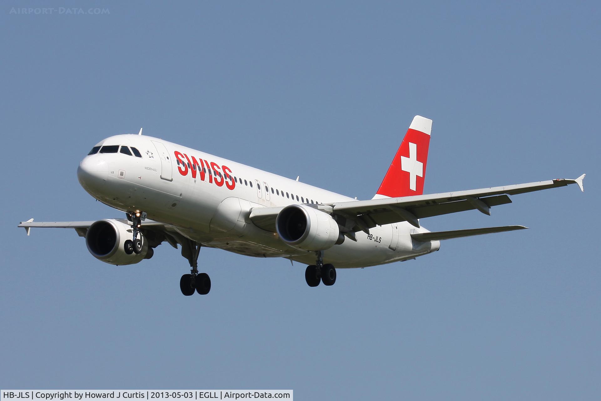 HB-JLS, 2012 Airbus A320-214 C/N 5069, Swiss, on approach to runway 27L.
