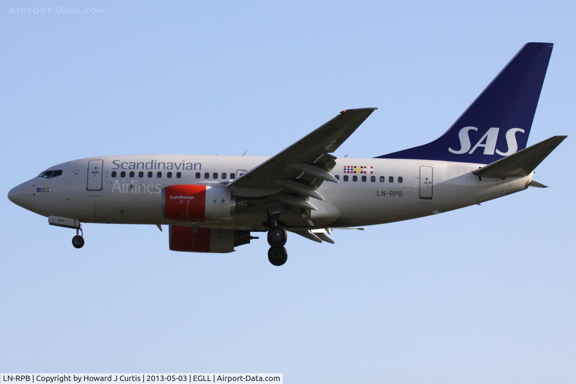 LN-RPB, 1998 Boeing 737-683 C/N 28294, Scandinavian Airlines, on approach to runway 27L.