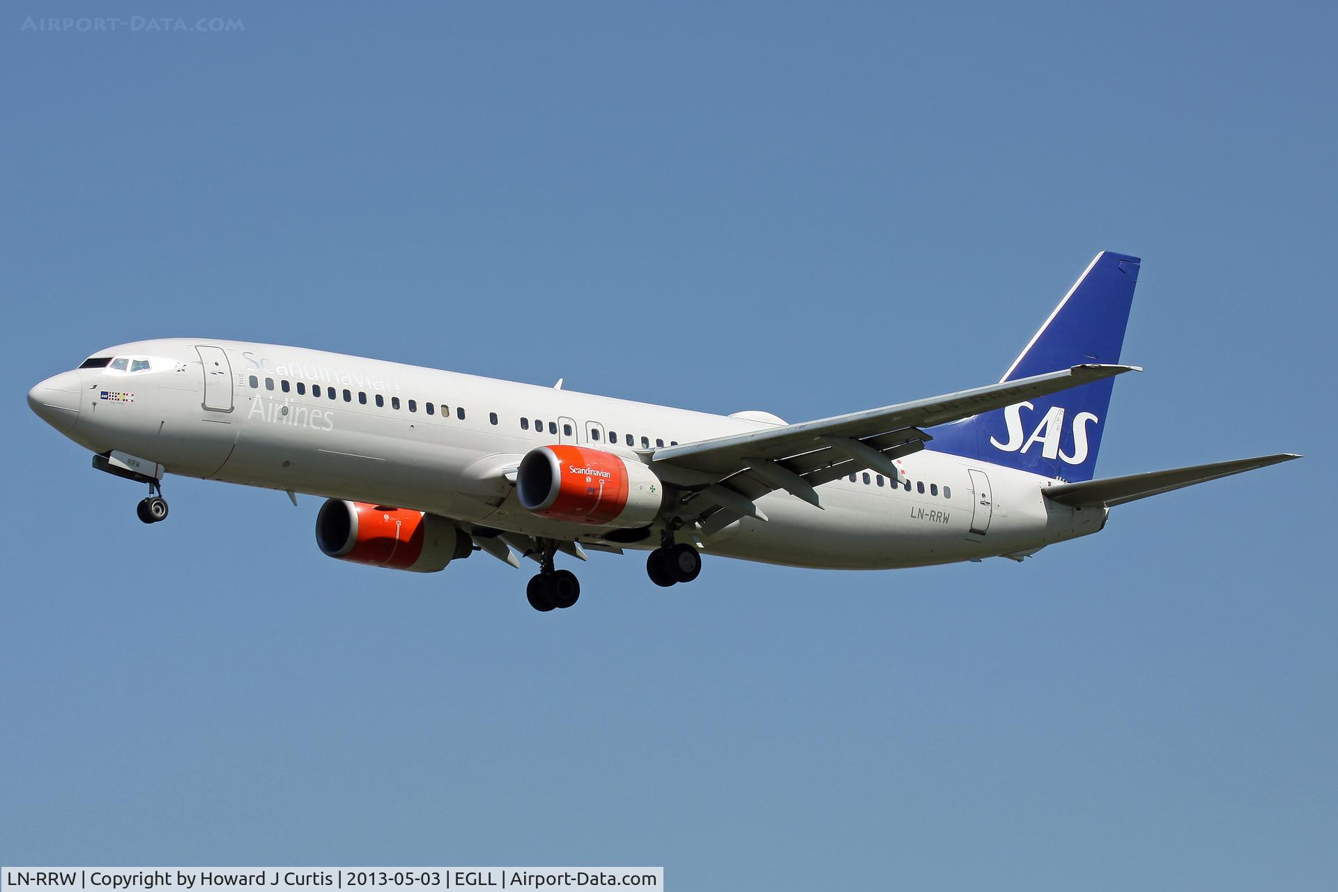 LN-RRW, 2004 Boeing 737-883 C/N 32277, Scandinavian Airlines, on approach to runway 27L.