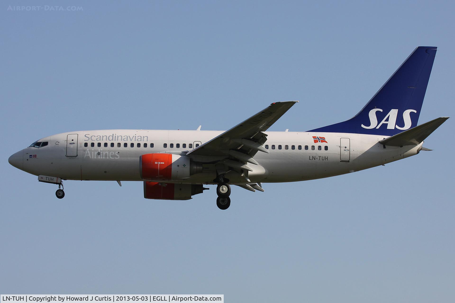 LN-TUH, 1999 Boeing 737-705 C/N 29093, Scandinavian Airlines, on approach to runway 27L.