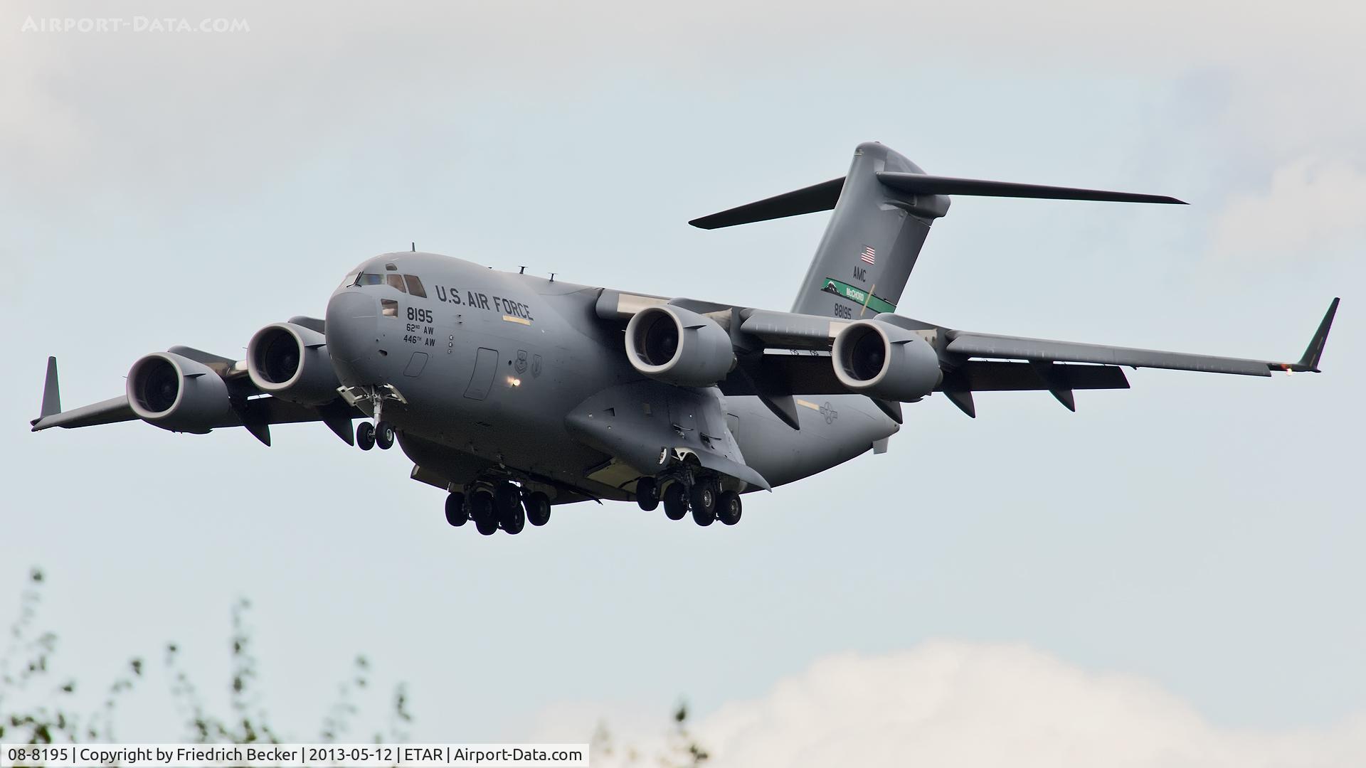 08-8195, 2008 Boeing C-17A Globemaster III C/N P-195, on final RW26
