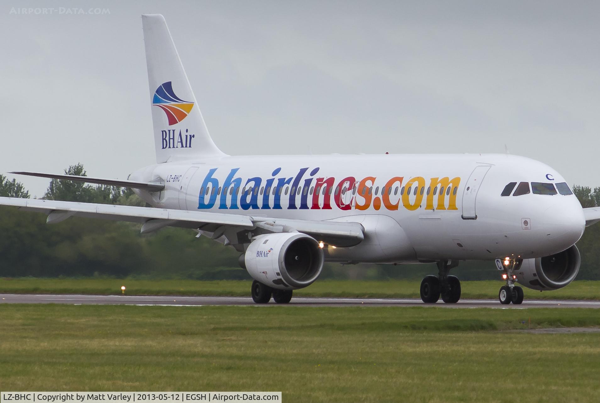 LZ-BHC, 1992 Airbus A320-212 C/N 349, Departing a dull NWI...