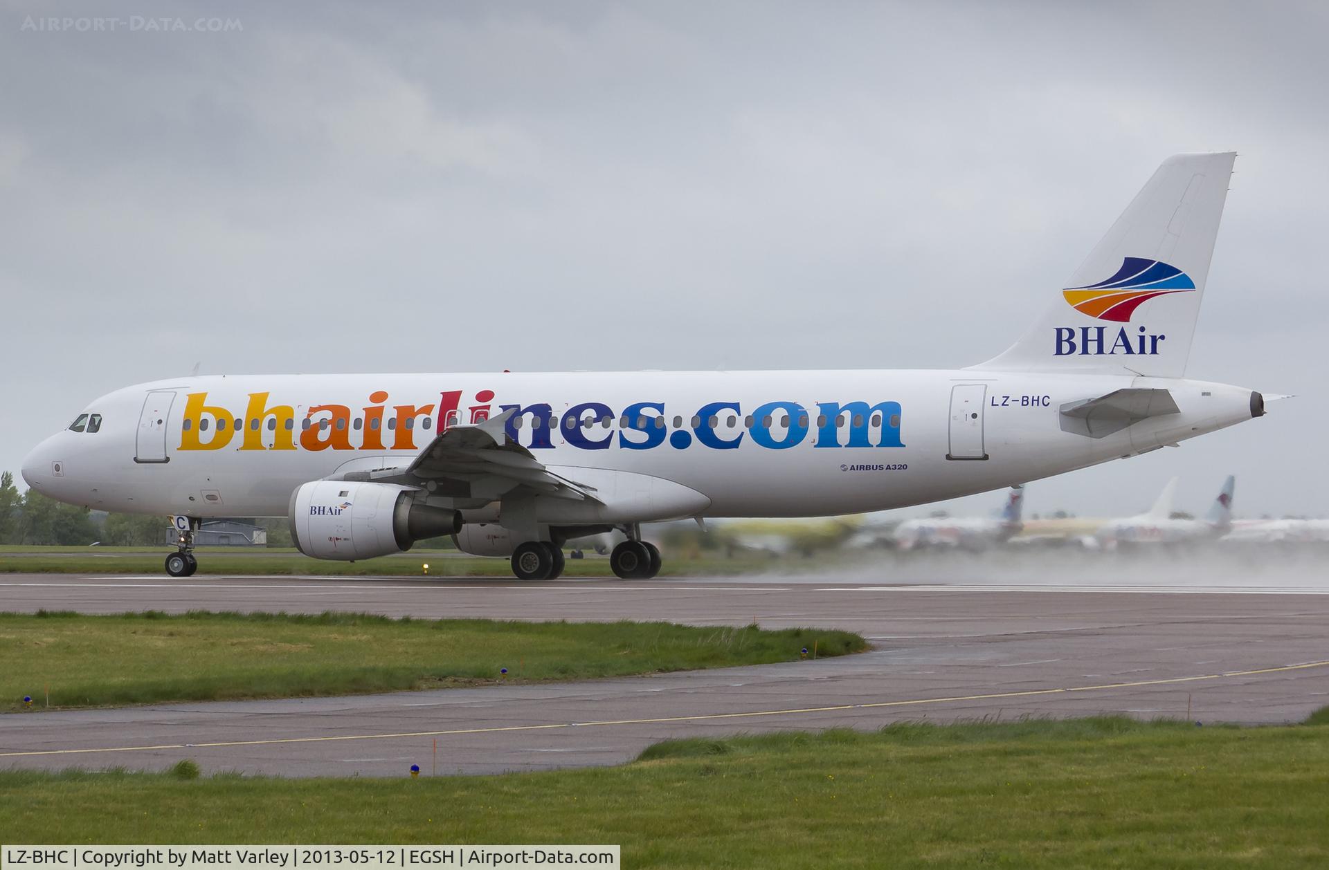 LZ-BHC, 1992 Airbus A320-212 C/N 349, Departing a wet wet wet rwy 27...