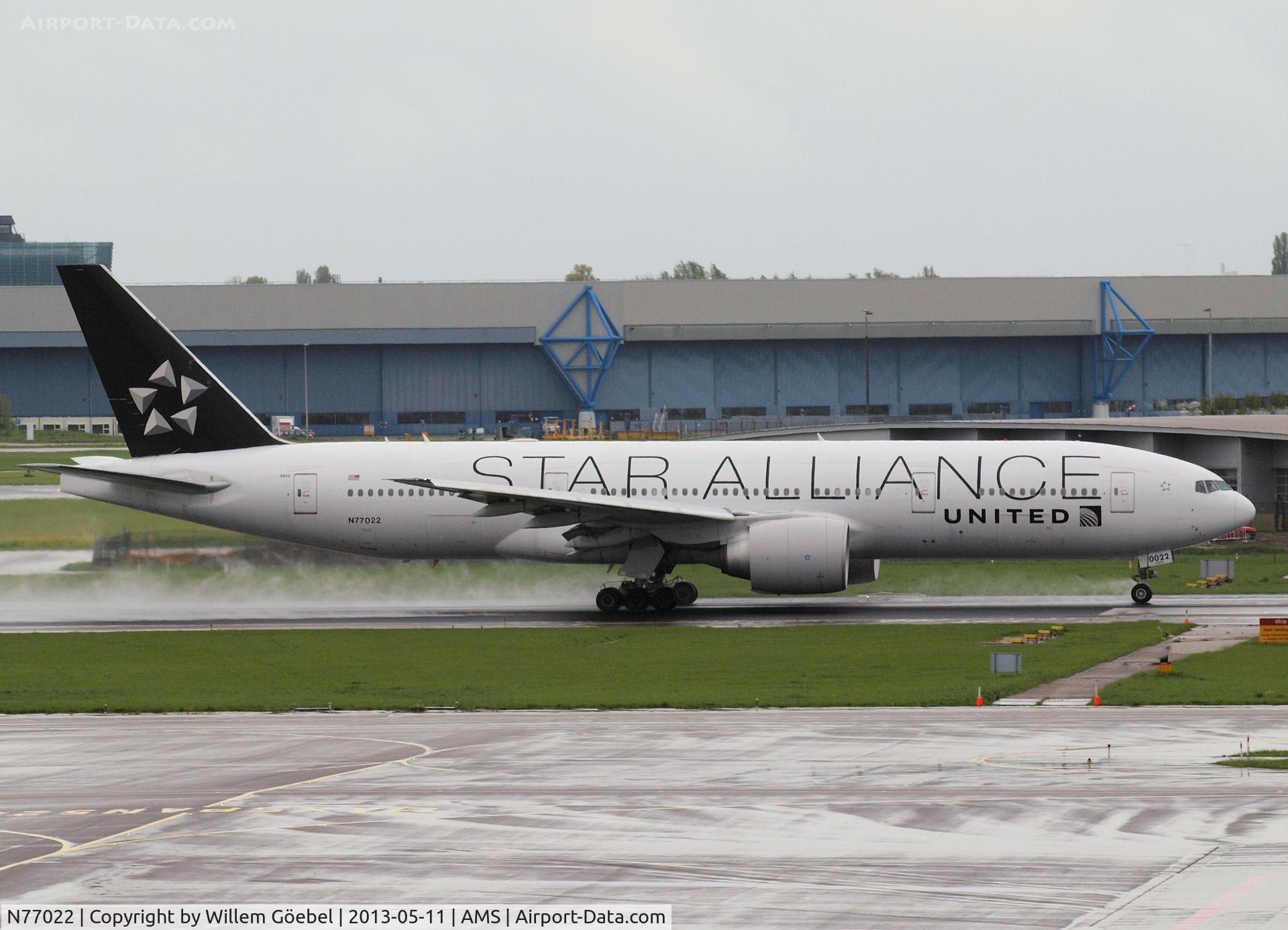 N77022, 2010 Boeing 777-224 C/N 39777, Taxi to the gate of Schiphol Airport
