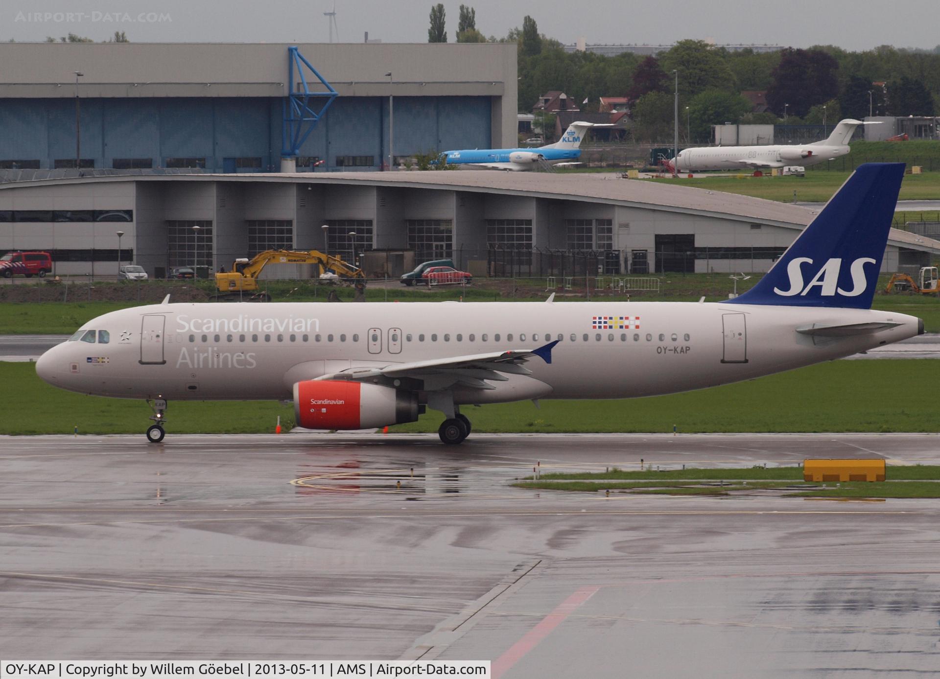 OY-KAP, 2007 Airbus A320-232 C/N 3086, Taxi to the gate of Schiphol Airport