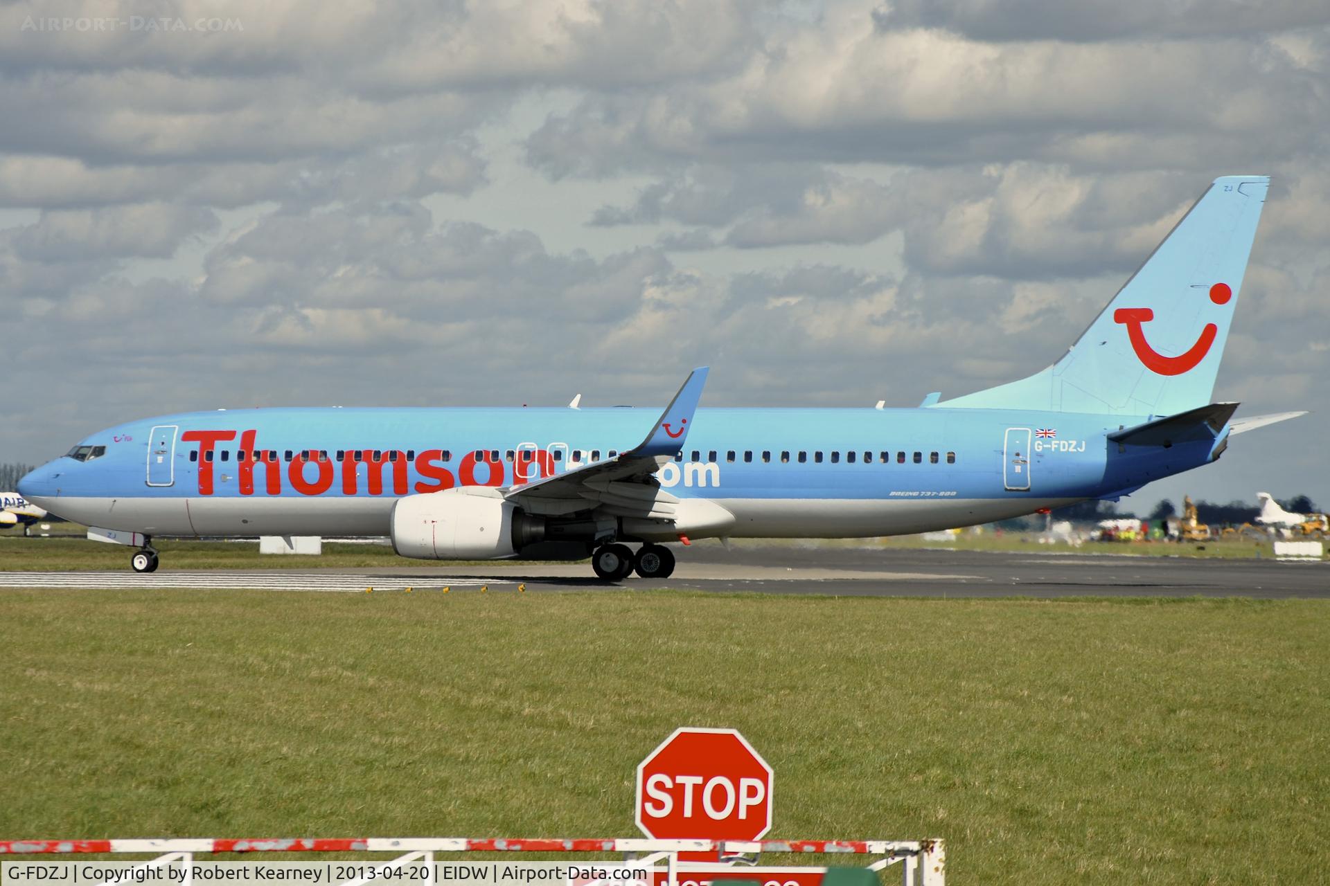 G-FDZJ, 2007 Boeing 737-8K5 C/N 34690, Lining up r/w 28