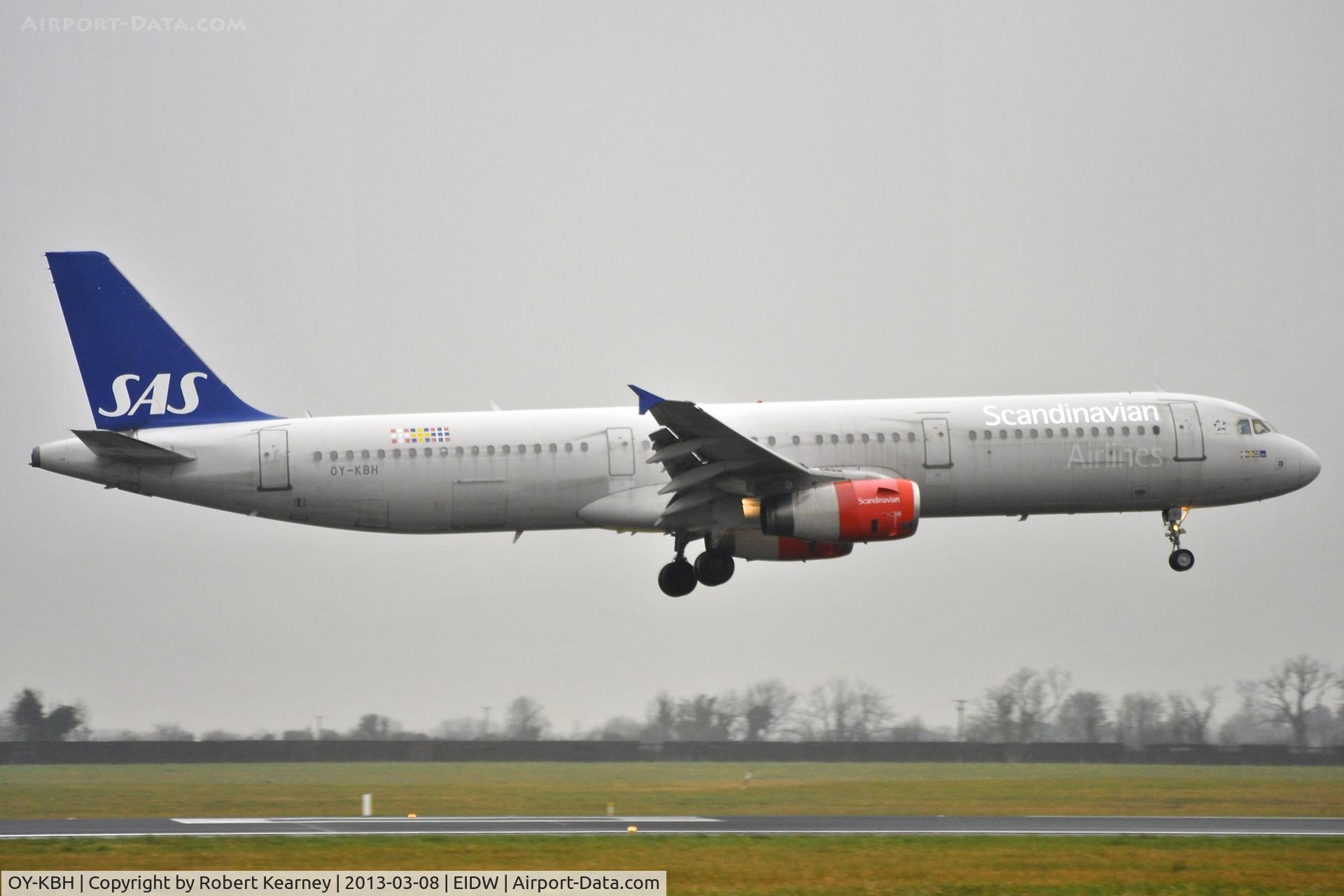 OY-KBH, 2002 Airbus A321-232 C/N 1675, On short finals for r/w 10