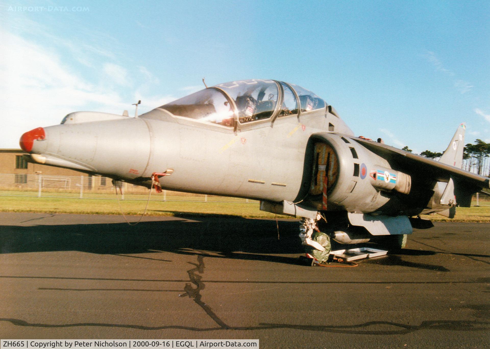 ZH665, 1995 British Aerospace Harrier T.10 C/N TX013, Harrier T.10, callsign Kestrel 1, of 20[Reserve] Squadron based at RAF Wittering on display at the 2000 RAF Leuchars Airshow.