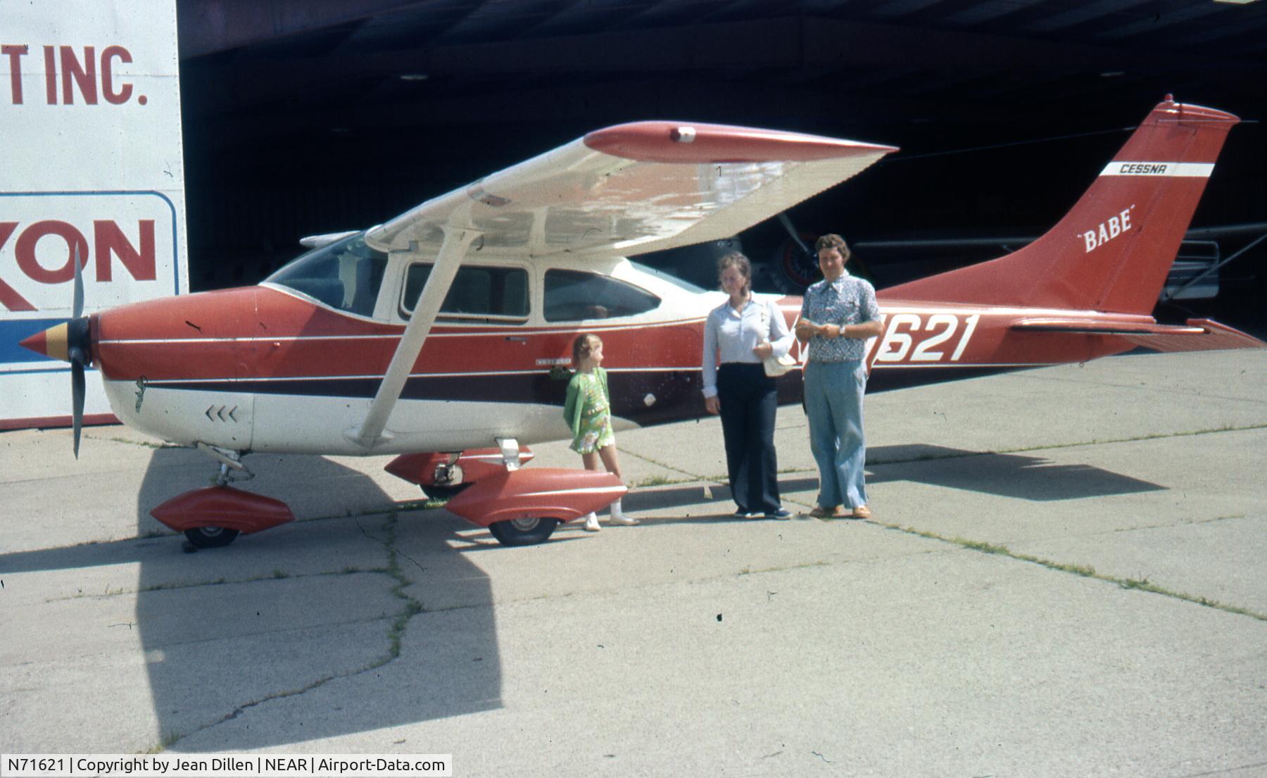 N71621, 1969 Cessna 182M Skylane C/N 18259691, In 1974 Cessna 71621 was owned by my friend and famed NJ motorcycle dealer Hank Slegers. Since he was of Belgian origin, he painted the spinner in the national colors black,yellow, red.