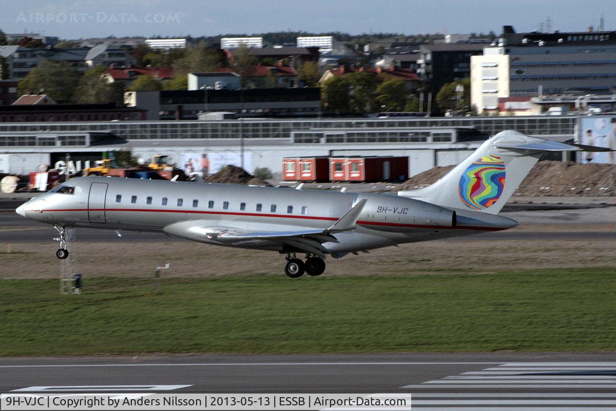 9H-VJC, 2011 Bombardier BD-700-1A10 Global Express C/N 9448, On final for runway 30.